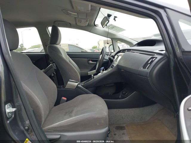 صورة 5 لـ 2015 Toyota PRIUS TWO