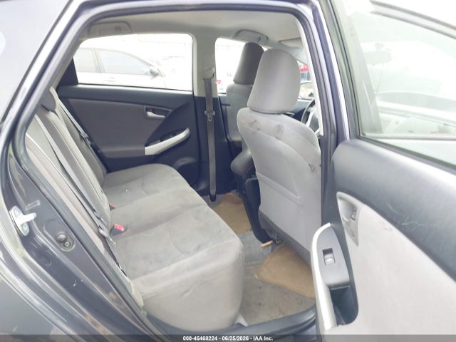 صورة 8 لـ 2015 Toyota PRIUS TWO
