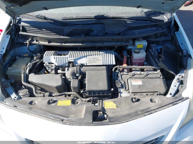 صورة 10 لـ 2013 Toyota PRIUS V FIVE