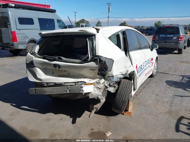 صورة 4 لـ 2013 Toyota PRIUS V FIVE