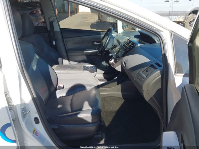 صورة 5 لـ 2013 Toyota PRIUS V FIVE