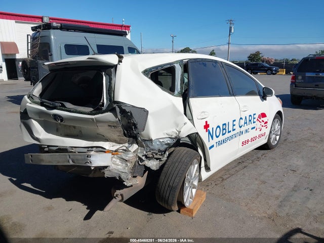 صورة 6 لـ 2013 Toyota PRIUS V FIVE