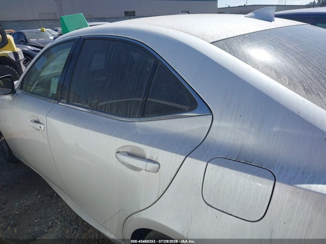 2019 Lexus IS 300 — миниатюра 15
