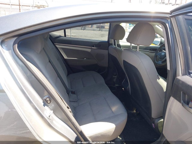 صورة 8 لـ 2017 Hyundai ELANTRA SE