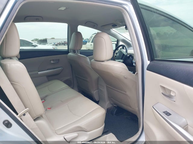 صورة 8 لـ 2014 Toyota PRIUS V FIVE
