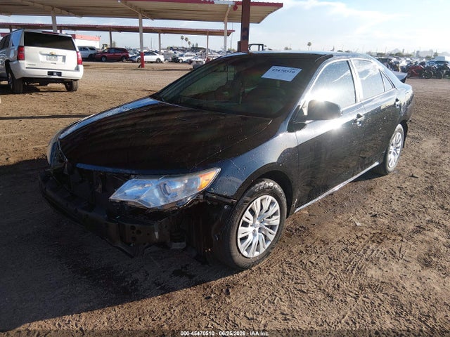 2014 Toyota CAMRY LE photo 2