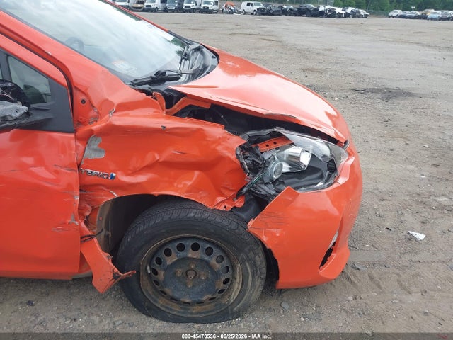 صورة 6 لـ 2012 Toyota PRIUS C ONE