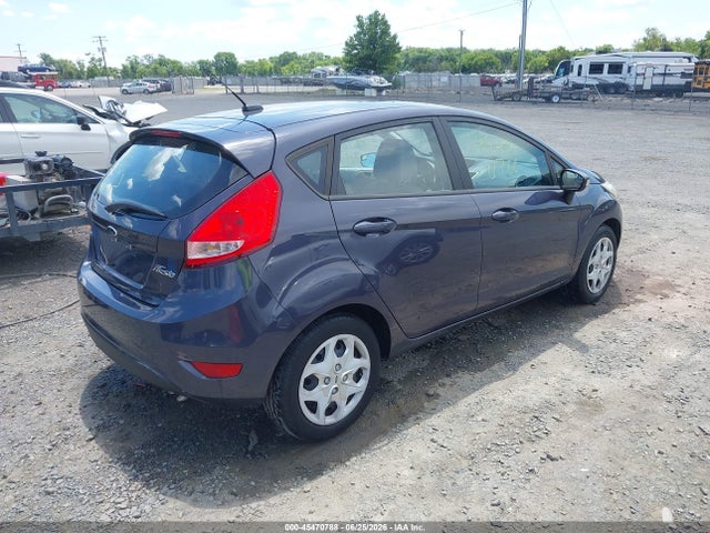 2013 FORD FIESTA SE photo 4