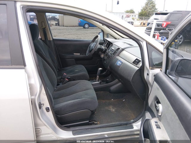 2012 Nissan VERSA 1.8 S photo 5