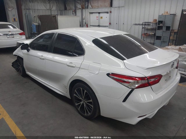 2020 Toyota CAMRY SE — фото 3