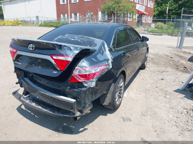 2015 Toyota CAMRY SE photo 4
