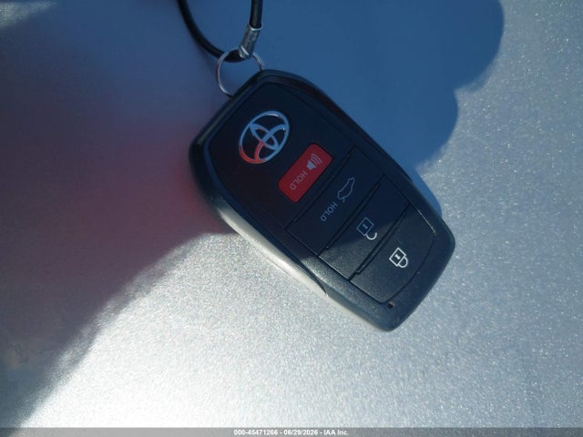 2025 Toyota CAMRY LE thumbnail 11