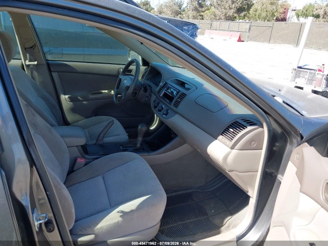 2004 Toyota CAMRY LE photo 5