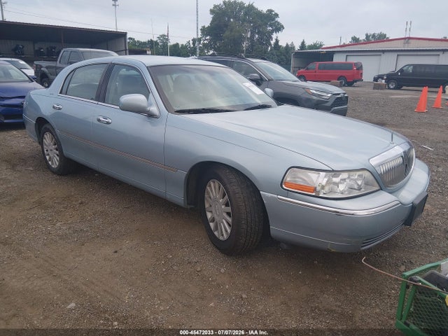 2005 LINCOLN TOWN CAR SIGNATURE