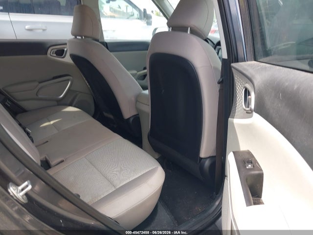 صورة 8 لـ 2022 KIA SOUL LX