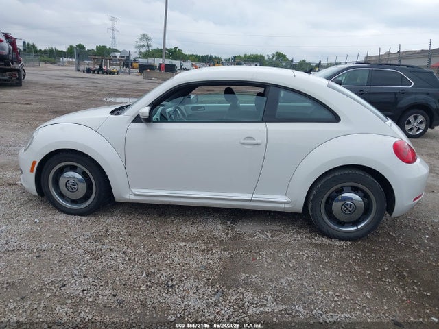 2012 Volkswagen BEETLE 2.5L — миниатюра 14