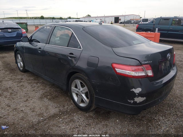 2010 Toyota CAMRY SE photo 3