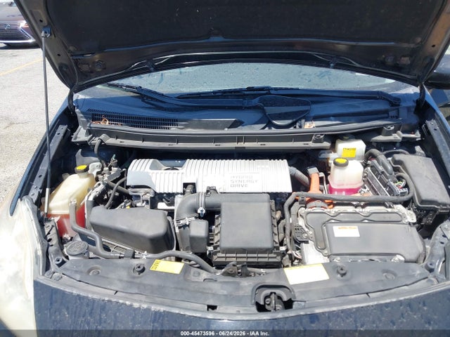 صورة 10 لـ 2013 Toyota PRIUS THREE