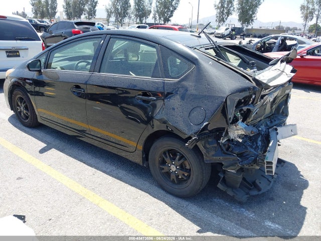 صورة 3 لـ 2013 Toyota PRIUS THREE