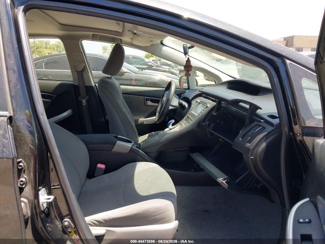 صورة 5 لـ 2013 Toyota PRIUS THREE