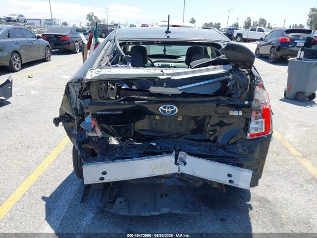 صورة 6 لـ 2013 Toyota PRIUS THREE