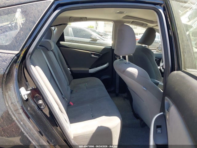 صورة 8 لـ 2013 Toyota PRIUS THREE
