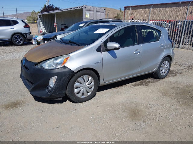 2015 Toyota PRIUS C TWO 照片 2