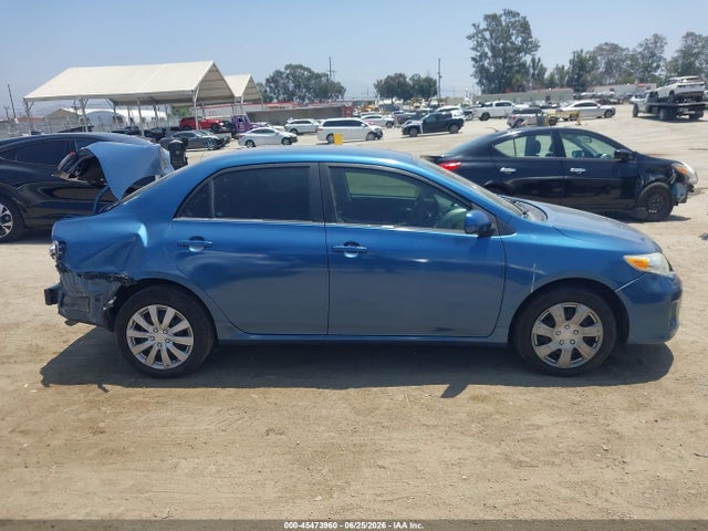 2013 Toyota COROLLA LE thumbnail 13