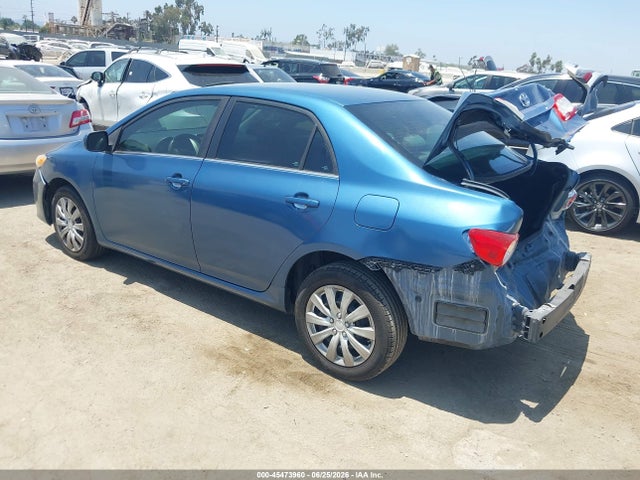 2013 Toyota COROLLA LE photo 3