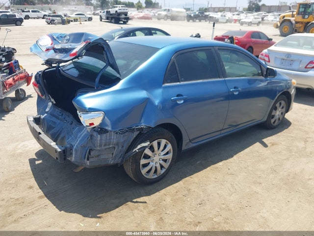 2013 Toyota COROLLA LE photo 4