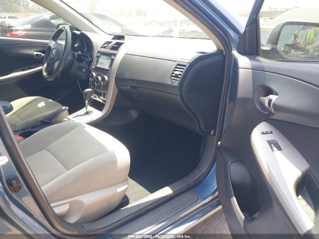 2013 Toyota COROLLA LE photo 5