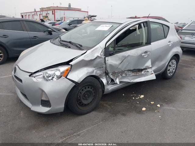 صورة 2 لـ 2012 Toyota PRIUS C TWO