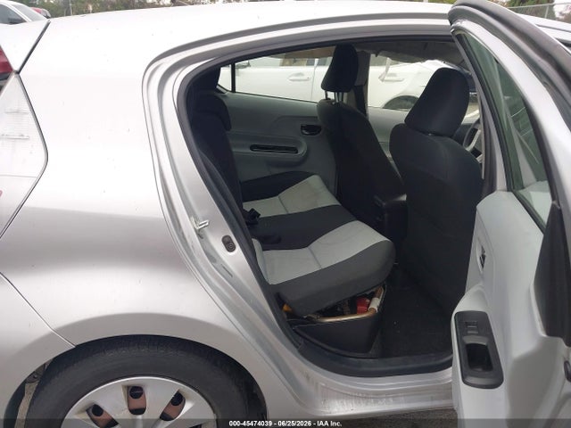 صورة 8 لـ 2012 Toyota PRIUS C TWO