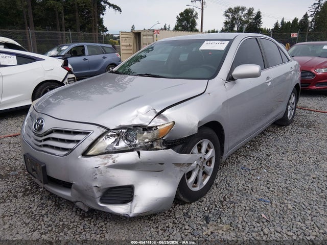 2011 Toyota CAMRY LE — фото 2