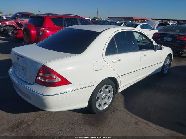 صورة 4 لـ 2005 Mercedes-BENZ C 240 LUXURY
