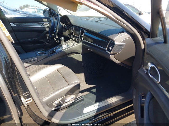 صورة 5 لـ 2011 Porsche PANAMERA 4S