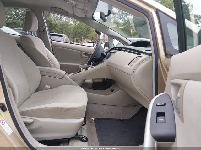2010 Toyota PRIUS III — фото 5