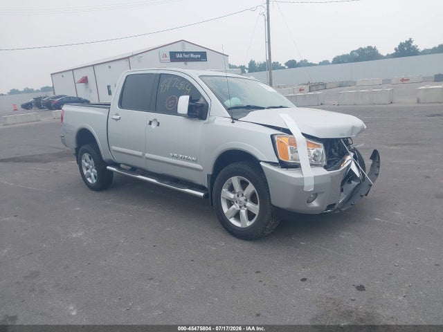 2013 NISSAN TITAN SL