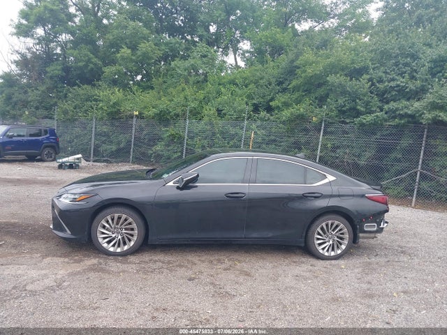 صورة مصغرة 14 لـ 2023 Lexus ES 300H LUXURY