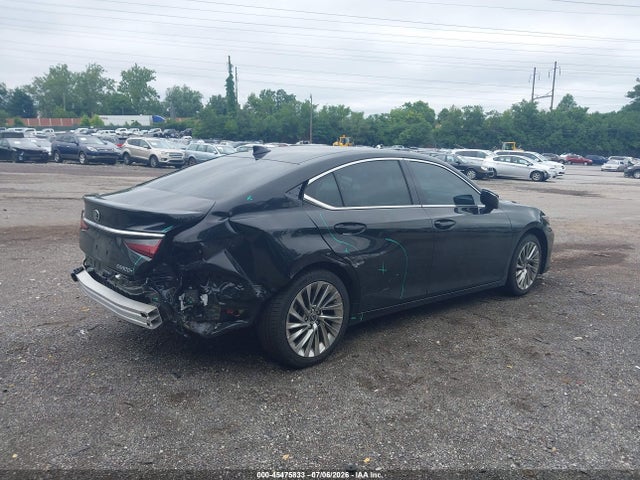 صورة مصغرة 17 لـ 2023 Lexus ES 300H LUXURY