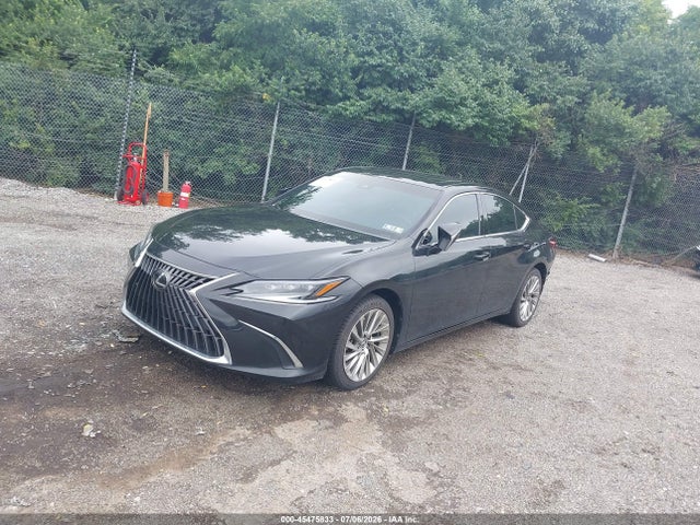 صورة 2 لـ 2023 Lexus ES 300H LUXURY