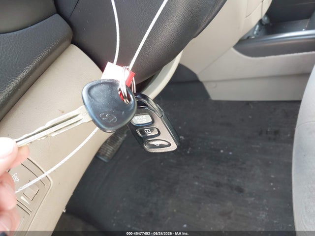 2010 Hyundai ELANTRA GLS thumbnail 11