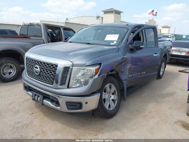 2018 Nissan TITAN SV — фото 2