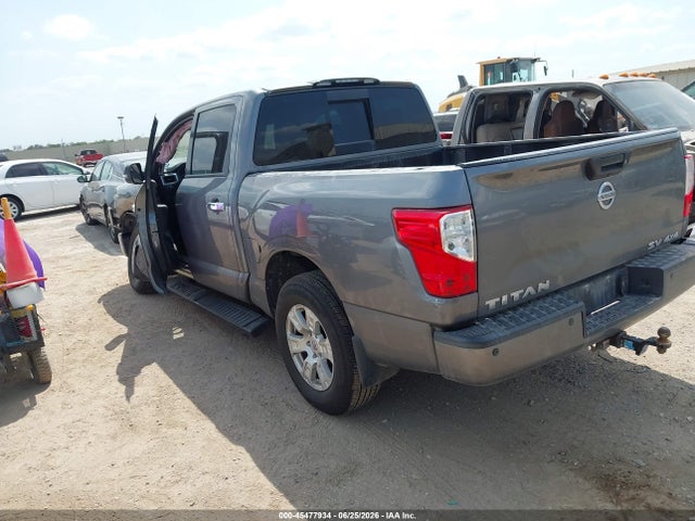 2018 Nissan TITAN SV — фото 3