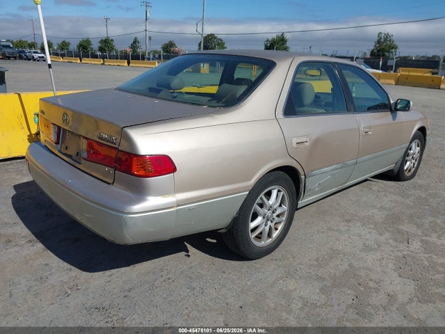 2001 Toyota CAMRY LE V6 photo 4