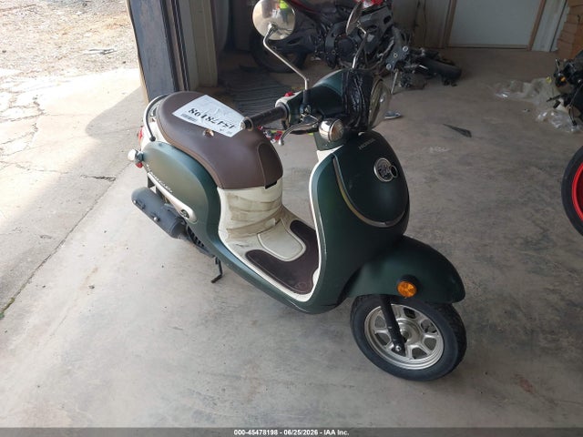 2023 HONDA NCW50 