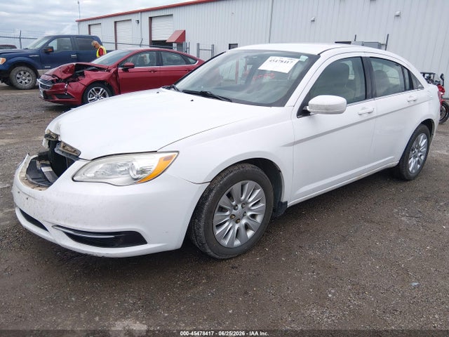 2014 Chrysler 200 LX — фото 2
