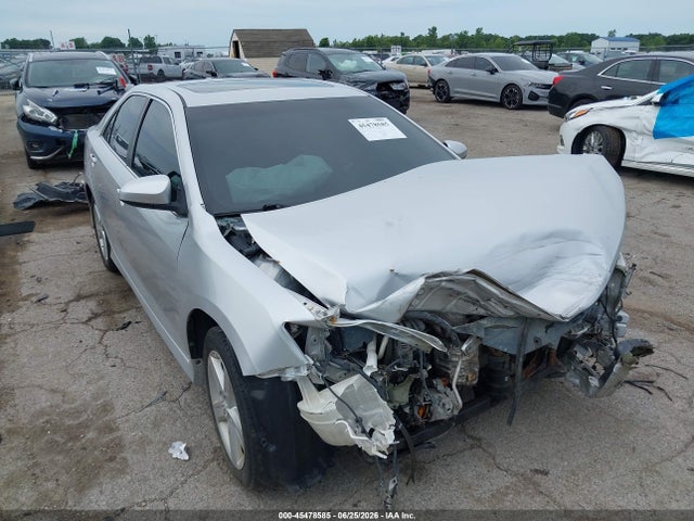 2014 Toyota CAMRY SE photo 1