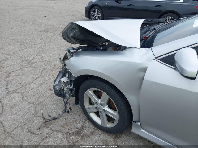 2014 Toyota CAMRY SE photo 6