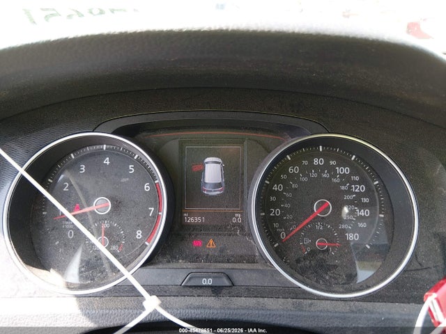 صورة 7 لـ 2015 Volkswagen GOLF GTI 2.0T S 4-DOOR